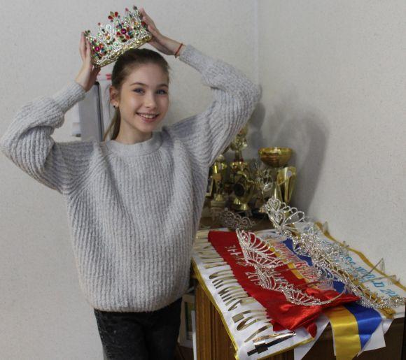 Новини Вінниці - фото з «Бомбу» росіянам готують батьки вінничанки «Міні-міс світу» - за вкрадене фото «Бомбу» росіянам готують батьки вінничанки «Міні-міс світу» - за вкрадене фото, фото №4 на сайті 20minut.ua