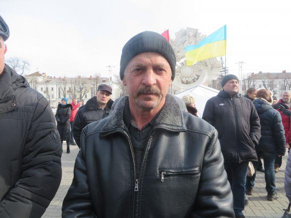 Марш за відставку Порошенка: хто прийшов на мітинг у Хмельницькому, фото №4 на сайті vsim.ua