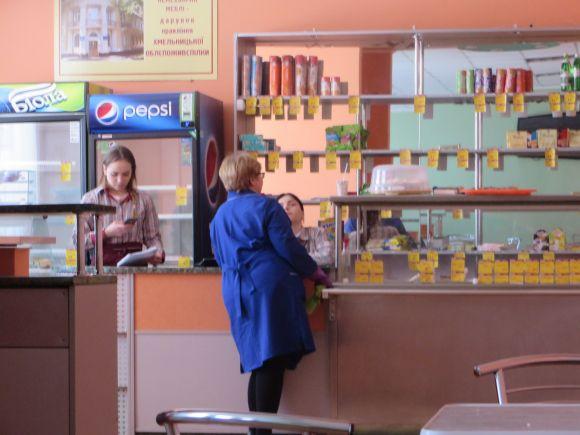 Новини Хмельницького - фото з Перевіряємо хмельницькі їдальні: чим годують студентів кооперативного інституту Перевіряємо хмельницькі їдальні: чим годують студентів кооперативного інституту, фото №4 на сайті vsim.ua