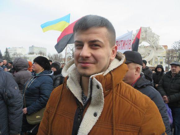 Марш за відставку Порошенка: хто прийшов на мітинг у Хмельницькому, фото №6 на сайті vsim.ua