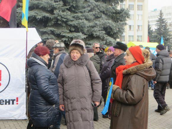 Марш за відставку Порошенка: хто прийшов на мітинг у Хмельницькому, фото №12 на сайті vsim.ua
