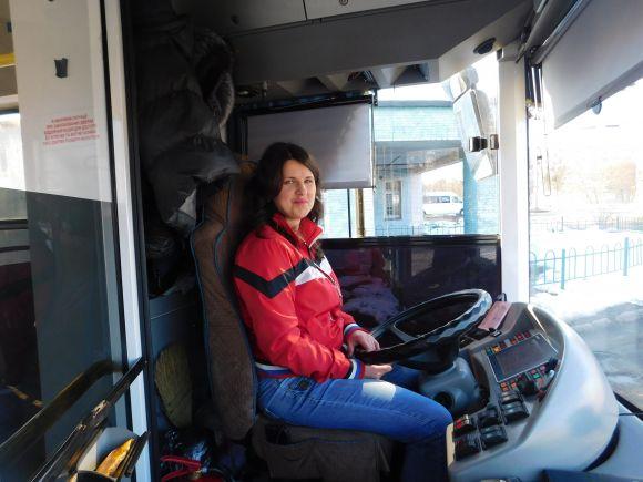 Новини Хмельницького - фото з Водій тролейбуса Людмила Ушакова: "На зачіску і макіяж витрачаю майже годину" Водій тролейбуса Людмила Ушакова: "На зачіску і макіяж витрачаю майже годину", фото №1 на сайті vsim.ua