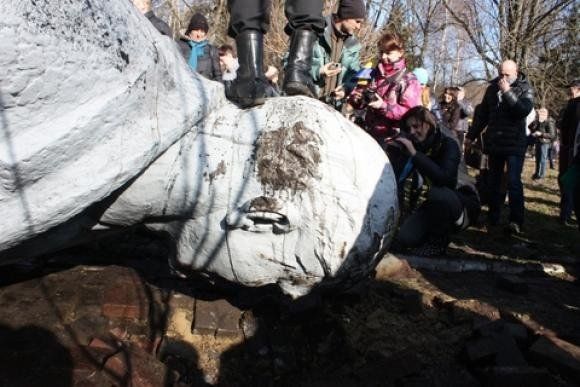 "Ленінопад" у Хмельницькому: як це було, фото №6 на сайті vsim.ua