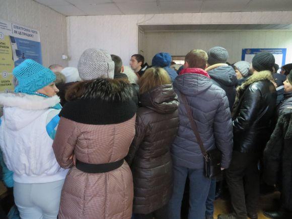 Новини Хмельницького - фото з Вдвічі більше талончиків і лише “жива” черга. Як змінили оформлення “біометрики” на Пушкіна Вдвічі більше талончиків і лише “жива” черга. Як змінили оформлення “біометрики” на Пушкіна, фото №1 на сайті vsim.ua