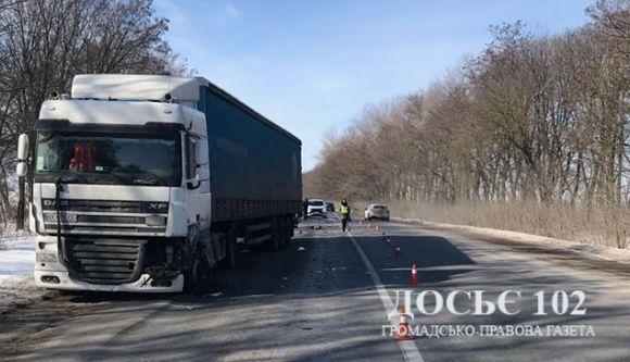 Новини Тернополя - фото з Смертельна аварія на Тернопільщині: "вісімка" зіткнулась із вантажівкою DAF Смертельна аварія на Тернопільщині: "вісімка" зіткнулась із вантажівкою DAF, фото №1 на сайті 20minut.ua