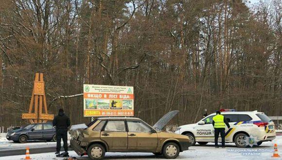 Новини Вінниці - фото з Моторошна ДТП під Вінницею: три автівки та швидка зіткнулися. Є постраждалі ОНОВЛЕНО Моторошна ДТП під Вінницею: три автівки та швидка зіткнулися. Є постраждалі ОНОВЛЕНО, фото №3 на сайті 20minut.ua