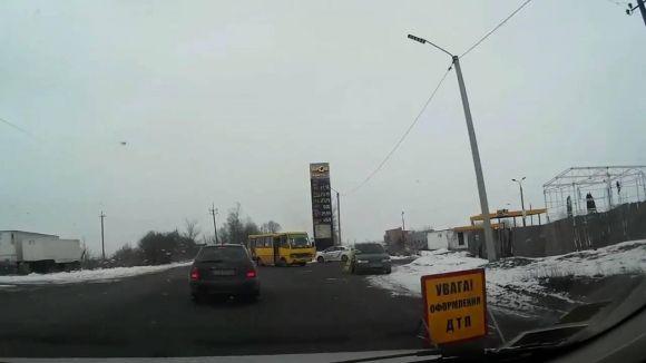 Новини Хмельницького - фото з У Хмельницькому в ДТП потрапив автобус № 52 У Хмельницькому в ДТП потрапив автобус № 52, фото №2 на сайті vsim.ua