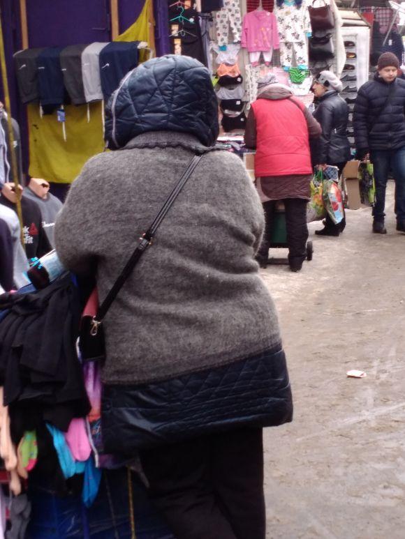 "Теплий носок, поверх нього кульок": як зимують хмельницькі базарники, фото №7 на сайті vsim.ua