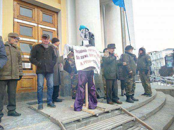 Під ОДА близько сотні пенсіонерів і відставників вимагали підвищити пенсії, фото №4 на сайті 20minut.ua