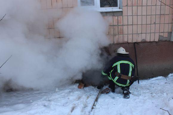 Дві бригади рятівників гасили пожежу в багатоповерхівці на Гречанах, фото №3 на сайті vsim.ua
