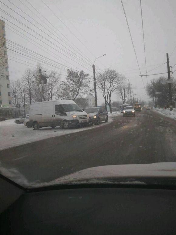 ДТП на Чехова: не розминувся «ВАЗ» та «Форд», а також «Форд» та Dacia, фото №2 на сайті 20minut.ua