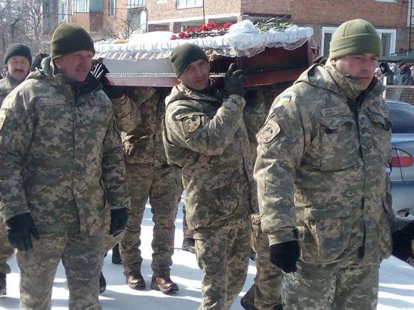 Новини Хмельницького - фото з Похорони 21-річного військового: Сашко Казміров пішов до армії, щоб заробити на житло