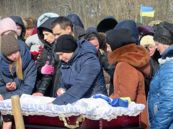 Новини Хмельницького - фото з Похорони 21-річного військового: Сашко Казміров пішов до армії, щоб заробити на житло
