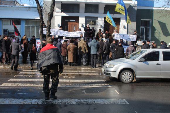 Активіст «Тарас Бульба» закидав непотребом «Дерево свободи». Навіщо?, фото №5 на сайті 20minut.ua