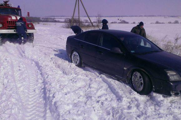 Новини Хмельницького - фото з Снігова пастка: за добу 15 автівок застрягли в снігових заметах на Хмельниччині Снігова пастка: за добу 15 автівок застрягли в снігових заметах на Хмельниччині, фото №2 на сайті vsim.ua