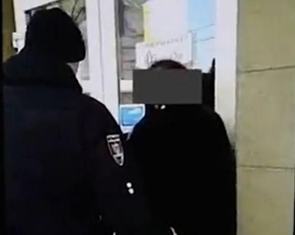 Новини Вінниці - фото з Дві ДТП та жінка, яка вкрала в вінничанки гроші: відео ситуаційного центру Дві ДТП та жінка, яка вкрала в вінничанки гроші: відео ситуаційного центру, фото №2 на сайті 20minut.ua