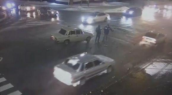 Новини Вінниці - фото з Дві ДТП та жінка, яка вкрала в вінничанки гроші: відео ситуаційного центру Дві ДТП та жінка, яка вкрала в вінничанки гроші: відео ситуаційного центру, фото №1 на сайті 20minut.ua