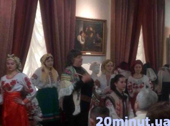 Новини Кам'янця-Подільського - фото з У Кам’янці студентки дефілювали в народних хустках (ФОТОРЕПОРТАЖ) У Кам’янці студентки дефілювали в народних хустках (ФОТОРЕПОРТАЖ), фото №2 на сайті 20minut.ua