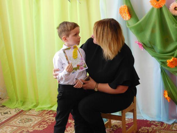 Новини Хмельницького - фото з Як малеча мам вітала. Фоторепортаж із дитячого садочка Як малеча мам вітала. Фоторепортаж із дитячого садочка, фото №10 на сайті vsim.ua