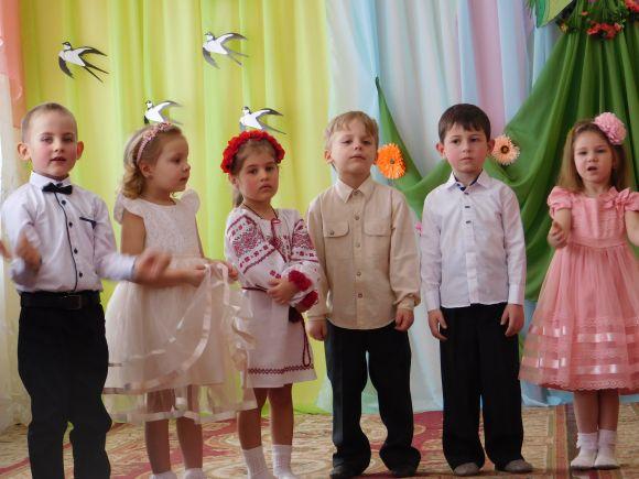 Новини Хмельницького - фото з Як малеча мам вітала. Фоторепортаж із дитячого садочка Як малеча мам вітала. Фоторепортаж із дитячого садочка, фото №2 на сайті vsim.ua