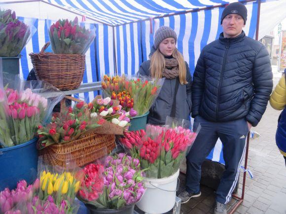 Квітковий базарчик біля “Плази”: чому не розганяють незаконну торгівлю?, фото №5 на сайті vsim.ua