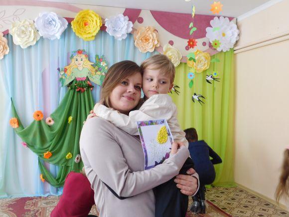 Новини Хмельницького - фото з Як малеча мам вітала. Фоторепортаж із дитячого садочка Як малеча мам вітала. Фоторепортаж із дитячого садочка, фото №6 на сайті vsim.ua