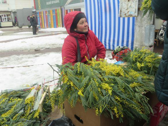 Квітковий базарчик біля “Плази”: чому не розганяють незаконну торгівлю?, фото №4 на сайті vsim.ua