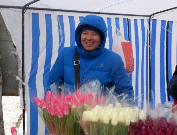 Квітковий базарчик біля “Плази”: чому не розганяють незаконну торгівлю?, фото №3 на сайті vsim.ua