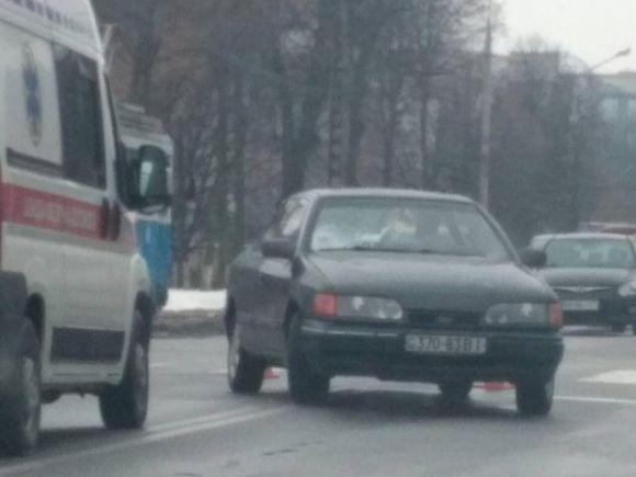 Новини Вінниці - фото з ДТП біля трамвайного депо: збили людину. На місце приїхала швидка та поліція ДТП біля трамвайного депо: збили людину. На місце приїхала швидка та поліція, фото №1 на сайті 20minut.ua