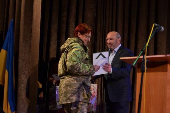 Новини Кам'янця-Подільського - фото з У Кам’янці привітали зі святом весни жінок-військовослужбовців У Кам’янці привітали зі святом весни жінок-військовослужбовців, фото №3 на сайті 20minut.ua