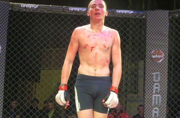 Бої в клітці у Хмельницькому: кров, драйв і поєдинок дівчат, фото №3 на сайті vsim.ua