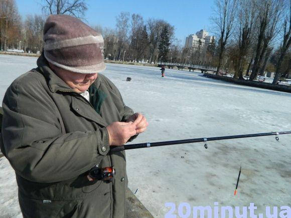 Тернопільська рибалка: «Я тут не одна жінка. На "Циганці" є ще дві, але вони йдуть далеко на лід», фото №1 на сайті 20minut.ua