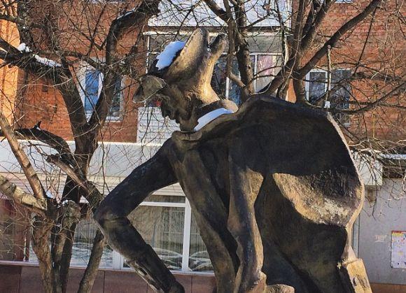 Мюнхгаузена не врятували. Пам'ятник, який заховався у дворах, фото №2 на сайті vsim.ua