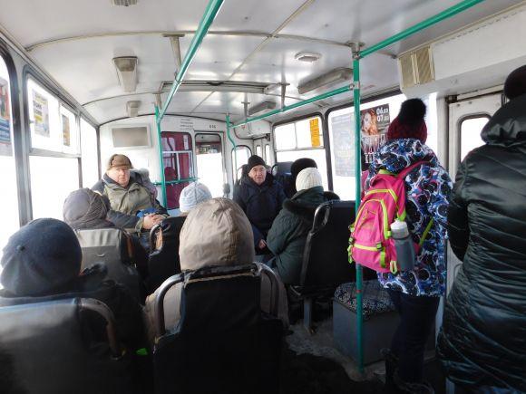 Куди їдуть пенсіонери у годину пік. Опитування в тролейбусі, фото №5 на сайті vsim.ua