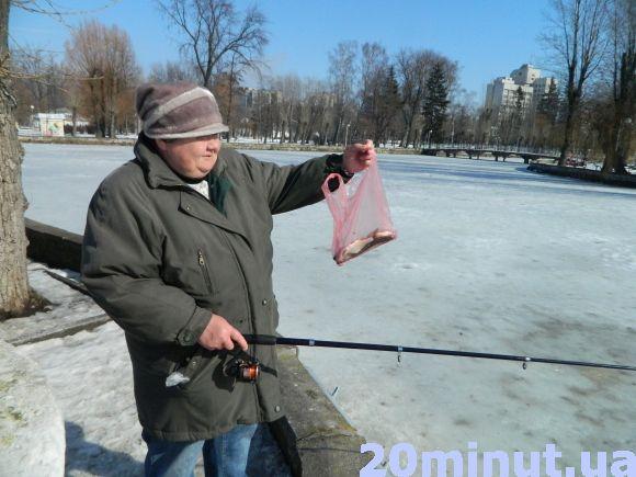 Тернопільська рибалка: «Я тут не одна жінка. На "Циганці" є ще дві, але вони йдуть далеко на лід», фото №2 на сайті 20minut.ua