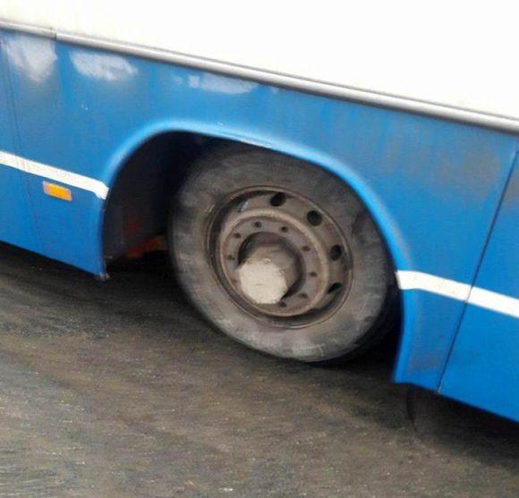 Новини Хмельницького - фото з У Хмельницькому від рейсового автобуса відлетіло колесо і влучило в дівчину У Хмельницькому від рейсового автобуса відлетіло колесо і влучило в дівчину, фото №1 на сайті vsim.ua