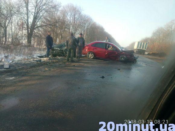 Новини Вінниці - фото з Лобове зіткнення на виїзді з Вінниці: троє постраждалих в шоковому стані. Фото з місця Лобове зіткнення на виїзді з Вінниці: троє постраждалих в шоковому стані. Фото з місця, фото №1 на сайті 20minut.ua