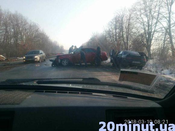 Новини Вінниці - фото з Лобове зіткнення на виїзді з Вінниці: троє постраждалих в шоковому стані. Фото з місця Лобове зіткнення на виїзді з Вінниці: троє постраждалих в шоковому стані. Фото з місця, фото №2 на сайті 20minut.ua