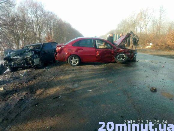 Новини Вінниці - фото з Лобове зіткнення на виїзді з Вінниці: троє постраждалих в шоковому стані. Фото з місця Лобове зіткнення на виїзді з Вінниці: троє постраждалих в шоковому стані. Фото з місця, фото №5 на сайті 20minut.ua