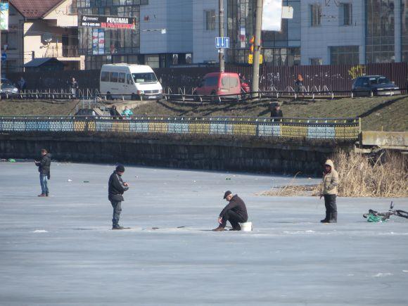 Новини Хмельницького - фото з Фото дня: при +10 на Південному Бузі сидять рибалки і ходять діти Фото дня: при +10 на Південному Бузі сидять рибалки і ходять діти, фото №11 на сайті vsim.ua