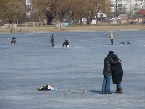 Новини Хмельницького - фото з Фото дня: при +10 на Південному Бузі сидять рибалки і ходять діти Фото дня: при +10 на Південному Бузі сидять рибалки і ходять діти, фото №12 на сайті vsim.ua