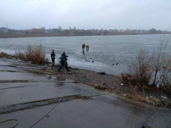 Новини Хмельницького - фото з Невдала рибалка: у мікрорайоні Дубове чоловік провалився під лід Невдала рибалка: у мікрорайоні Дубове чоловік провалився під лід, фото №3 на сайті vsim.ua