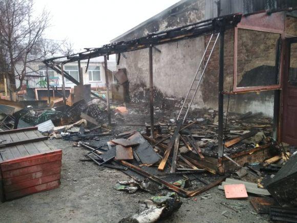 На Вінниччині горів дитячий будинок. Полум'я приборкували три десятки вогнеборців, фото №1 на сайті 20minut.ua