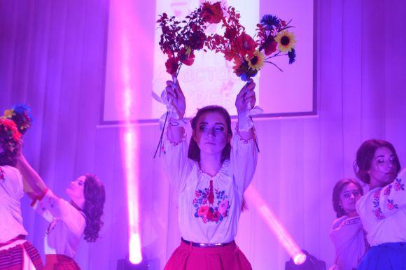 Новини Хмельницького - фото з Найкрасивіша школярка Хмельницького зізналась, що її цькували однокласники Найкрасивіша школярка Хмельницького зізналась, що її цькували однокласники, фото №19 на сайті vsim.ua