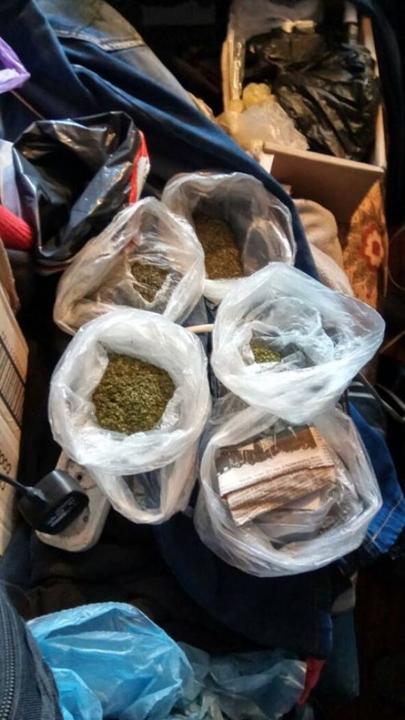 Новини Хмельницького - фото з У Хмельницькому затримала торгівця зброєю У Хмельницькому затримала торгівця зброєю, фото №2 на сайті vsim.ua