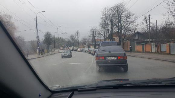 Новини Вінниці - фото з На Київському мосту - “тягнучка”. Чому перекрили одну зі смуг руху? На Київському мосту - “тягнучка”. Чому перекрили одну зі смуг руху?, фото №1 на сайті 20minut.ua