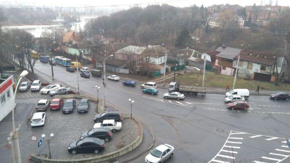 Новини Вінниці - фото з На Київському мосту - “тягнучка”. Чому перекрили одну зі смуг руху? На Київському мосту - “тягнучка”. Чому перекрили одну зі смуг руху?, фото №2 на сайті 20minut.ua