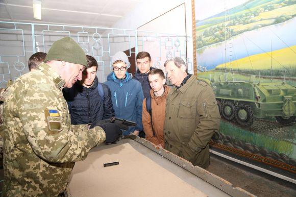 Новини Хмельницького - фото з У прикордонній академії відкрили мультимедійний тир для хмельницьких школярів У прикордонній академії відкрили мультимедійний тир для хмельницьких школярів, фото №1 на сайті vsim.ua