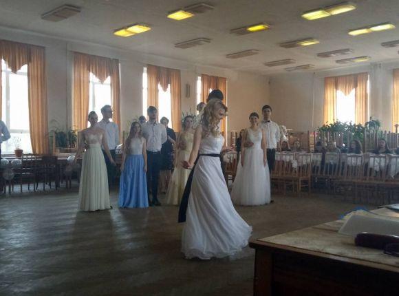 Новини Кам'янця-Подільського - фото з У Кам’янці студенти вальсували на віденському балі (ФОТО) У Кам’янці студенти вальсували на віденському балі (ФОТО), фото №2 на сайті 20minut.ua