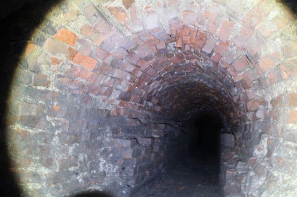 Новини Вінниці - фото з Тісне підземелля. Показали 400-річний хід під центром Вінниці Тісне підземелля. Показали 400-річний хід під центром Вінниці, фото №5 на сайті 20minut.ua